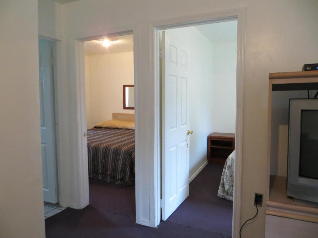 פורטלנד Madison Suites Motel מראה חיצוני תמונה